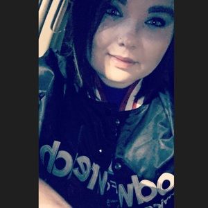 Meet your Posher, Alexis